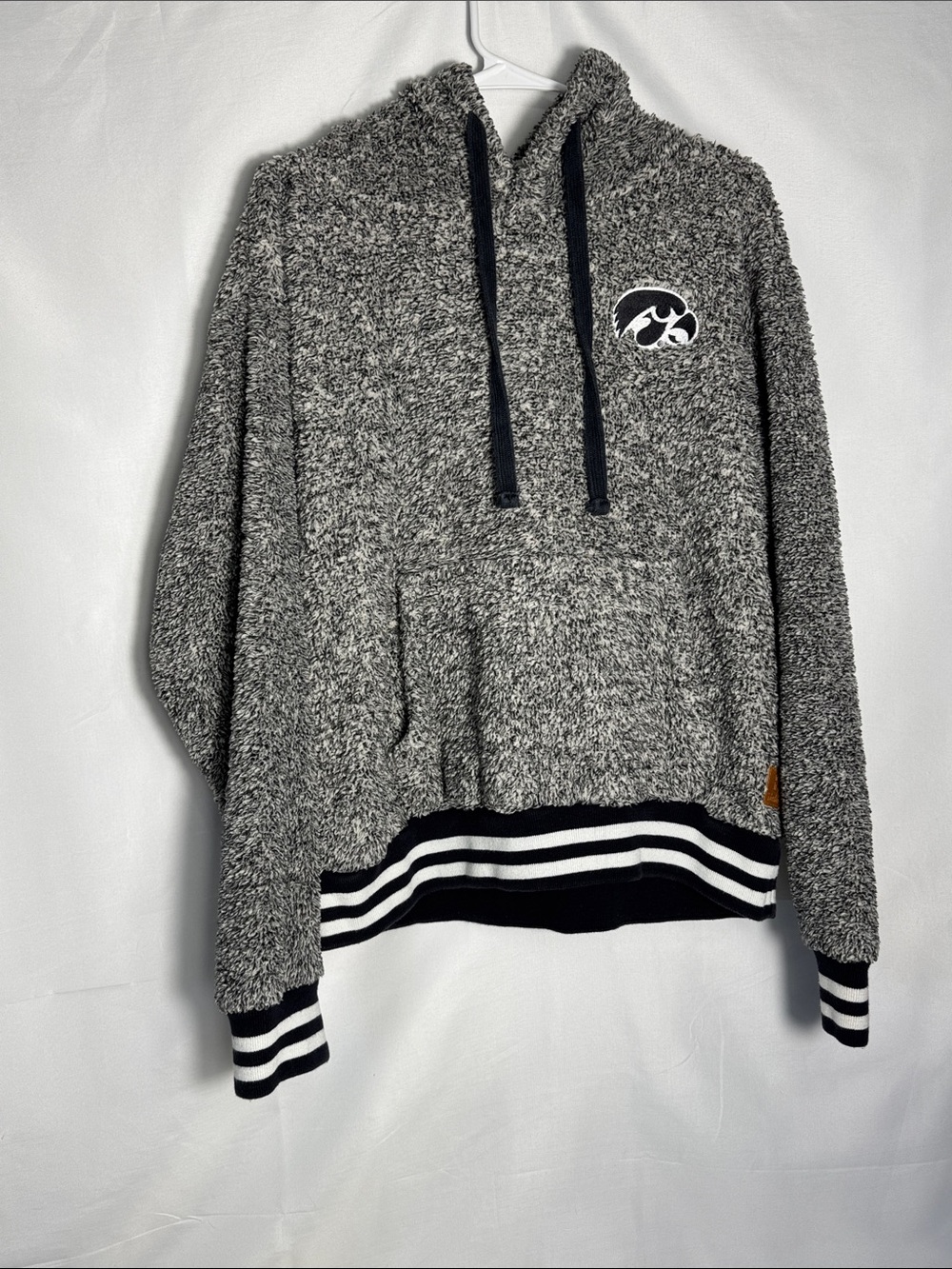Pressbox by Royce Apparel Women’s Iowa Hawkeye Sherpa Crewneck Hoodie Medium